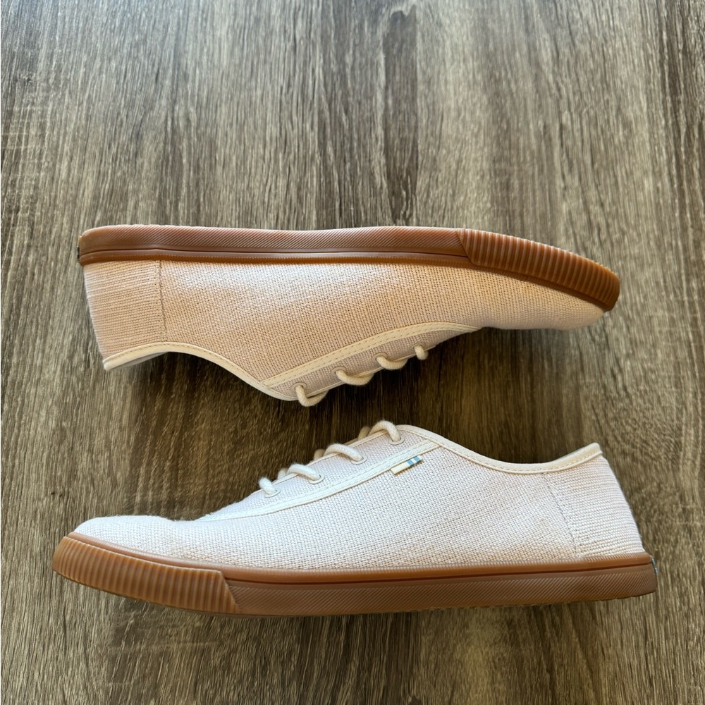 Women’s Toms shoes